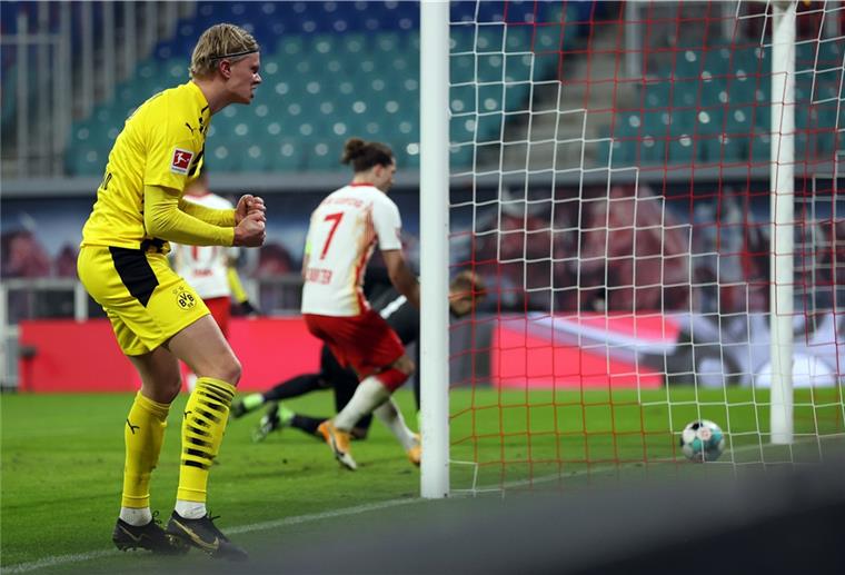 Bundesliga: Dortmund schlägt Leipzig Dortmund punktet: Hier jubelt Erling Haaland über seinen Treffer zum 2:0.