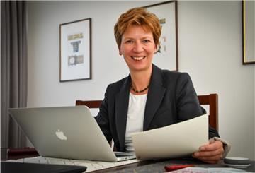 Dr. Claudia Schilling.