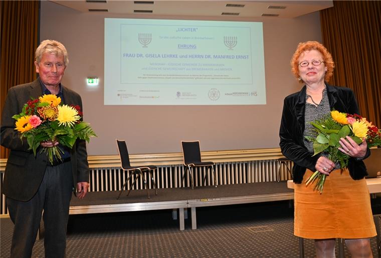 Jüdische Gemeinden verleihen Auszeichnungen Dr. Gisela Lehrke und Dr. Manfred Ernst wurden als „Lichter“ für das jüdische Leben in Bremerhaven geehrt.