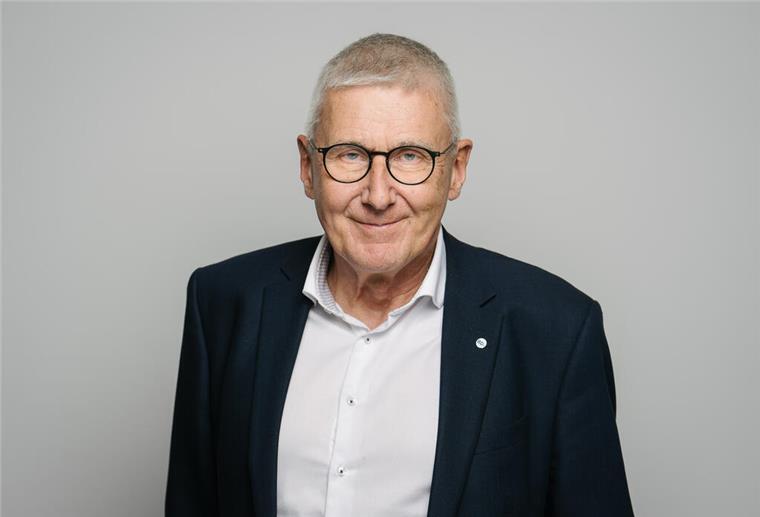 Ein Mann mit Brille lächelt in die Kamera. Dr. Ivo Grebe ist Facharzt für Innere Medizin in Aachen und Vorstandsmitglied im Berufsverband Deutscher Internistinnen und Internisten