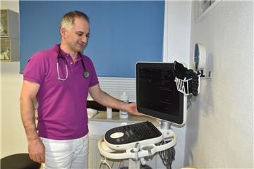 Dr. Jasin Salii betreut in seiner Landarztpraxis in Dorum etwa 1500 bis 2000 Patienten im Monat.