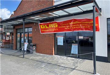 Dr. Jürgen Laudien koordiniert das DLRG-Testzentrum in Spaden, das in einem ehemaligen Supermarkt untergebracht ist.