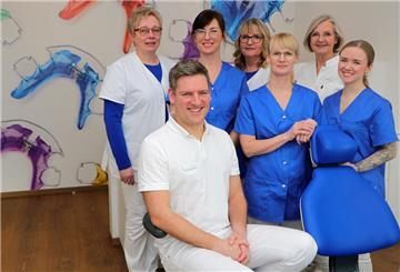 Das Team der Kieferorthopädie-Praxis Hinrichs.