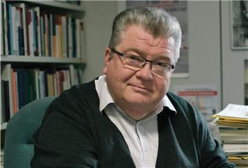 Dr. Stefan Luft ist Politikwissenschaftler an der Universität Bremen.