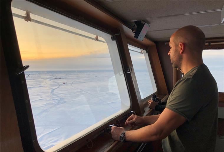 Die „Polarstern“ kehrt im Oktober nach Bremerhaven zurück Dr. Thomas Krumpen hat zu Beginn der Expedition von der Brücke der "Akademik Fedorov" den Expeditionsaufbau beobachtet. Jetzt ist die Expedition kurz vor dem Ende.
