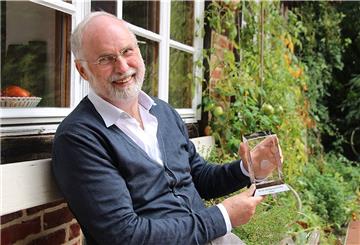 Dr. Wolfgang Dörfler, Hesedorf, frisch dekoriert mit dem Ehrenamtspreis 2020 der Niedersächsischen Bingo-Umweltstiftung. 