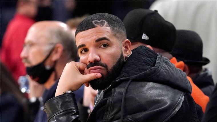 Sicherheitsmann vor Villa von Rapper Drake angeschossen Drake blieb nach dem Angriff auf einen Sicherheitsmann auf dessen Anwesen in Toronto unverletzt.