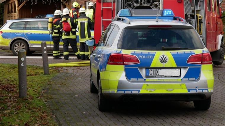 Hemmoor: Verzweifelter Mann legt Feuer Dramatischer Einsatz für Polizei und Feuerwehr in Hemmoor.