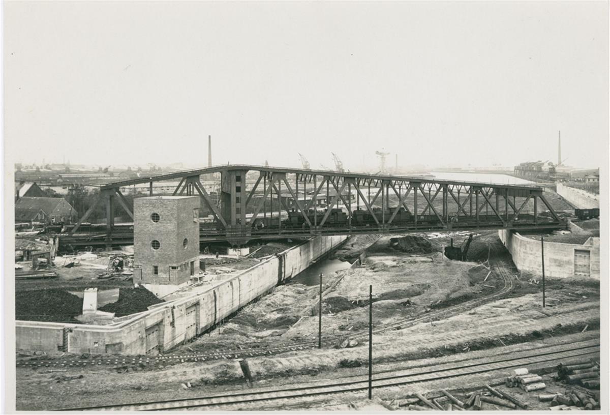 Bremerhavens Nordschleusenbrücke ist Geschichte Drehbrücke im Bremerhavener Überseehafen