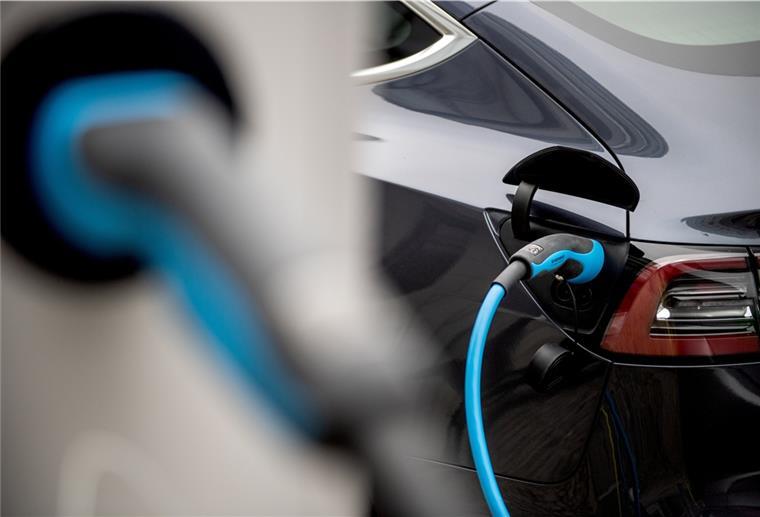 Land Wursten: Wo E-Mobilität ins Rollen kommt Drei E-Autos will der Landkreis Cuxhaven für die Modellregion Wurster Nordseeküste anschaffen. Unklar ist noch, von welcher Marke.