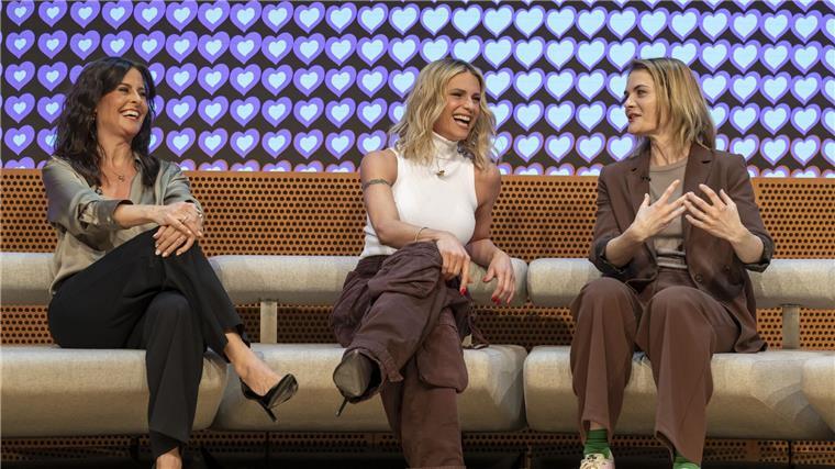 Ansturm: ESC-Tickets in wenigen Minuten weg Drei Frauen moderieren die Finalshows: Sandra Studer, Michelle Hunziker und Hazel Brugger. (Archivbild)