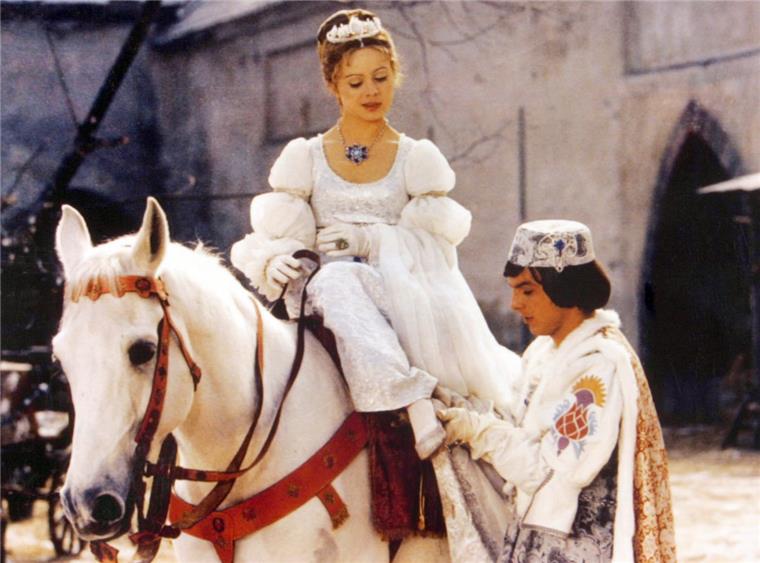 "Drei Haselnüsse für Aschenbrödel" ist für viele der beste Weihnachtsfilm. Mehr als ein Dutzend Mal läuft der Film um die Weihnachtszeit im Fernsehen.