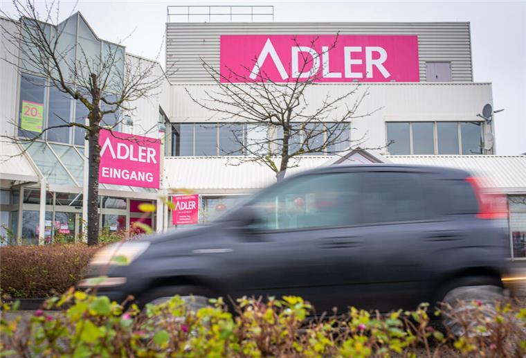 Filialen in Spaden: Röther übernimmt Adler-Modemärkte Drei Jahre nach der Insolvenz wechselt die Modekette Adler erneut den Besitzer.