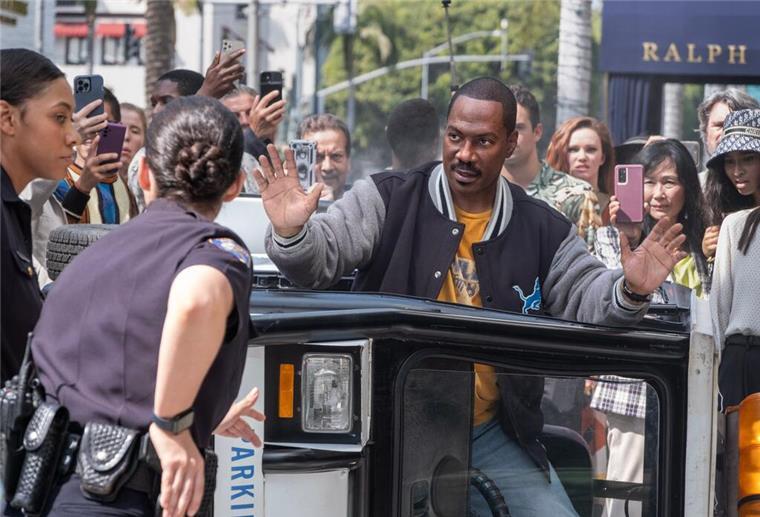 Drei Jahrzehnte nach seinem bislang letzten Einsatz als Detective Axel Foley kehrt Eddie Murphy beim Streamingdienst Netfilx im vierten Teil der Actionkomödie „Beverly Hills Cop“ zurück.