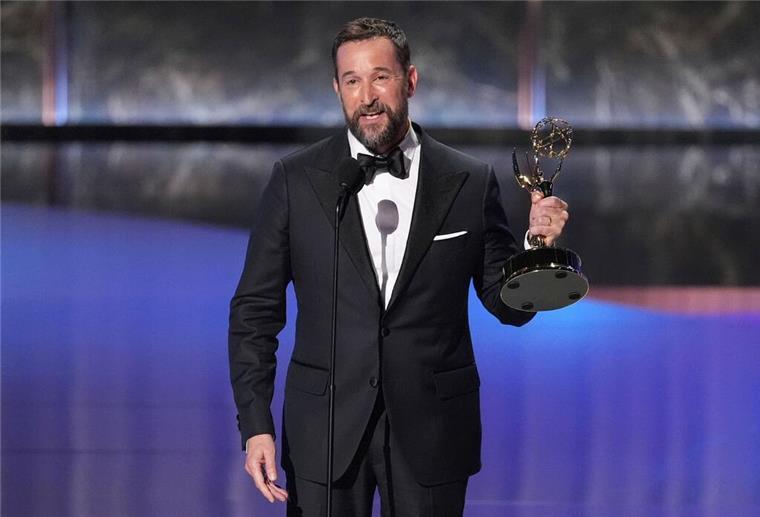 Drei Jahrzehnte nach seiner ersten Nominierung als Arzt in „ER“ gewann Noah Wyle endlich den Emmy – ausgerechnet für eine Krankenhausserie.