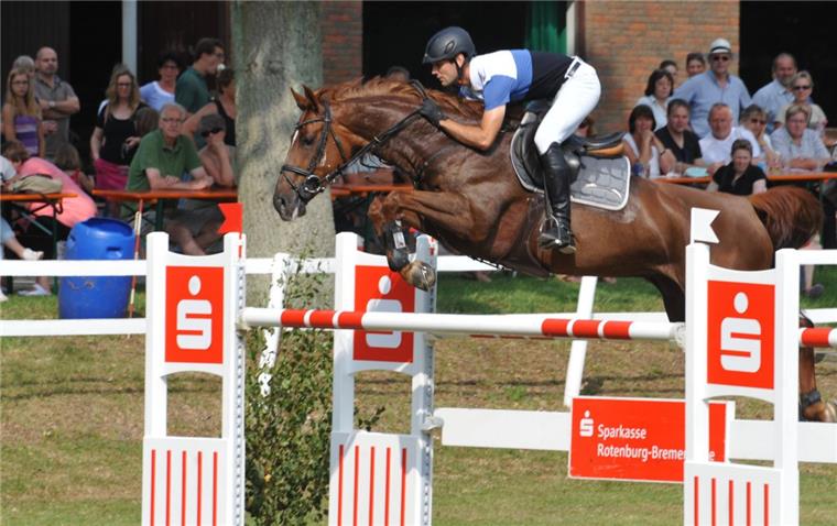 Reitsport-Spektakel in Sandbostel: Das Heide-Turnier kehrt zurück Drei Tage lang steht Sandbostel am kommenden Wochenende mit dem Heide-Turnier zum 50. Mal im Blickpunkt des Pferdesports.