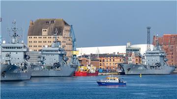 Drei Versorgungsschiffe der deutschen Marine sind für mehrere Tage zu Gast im Hafen Stralsund.