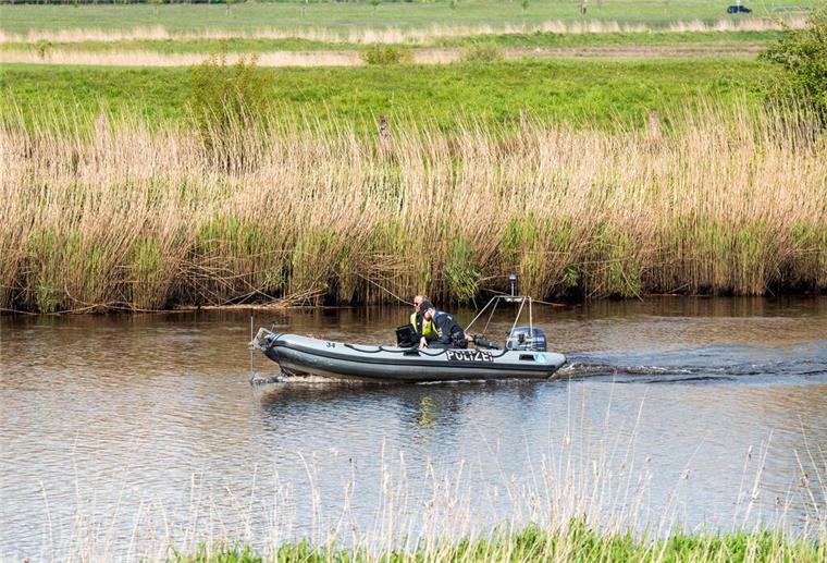 Drei Wochen nach Verschwinden: Polizei plant neue Suche nach Arian Drei Wochen nach dem Verschwinden von Arian, will die Polizei noch einmal auf der Oste suchen.