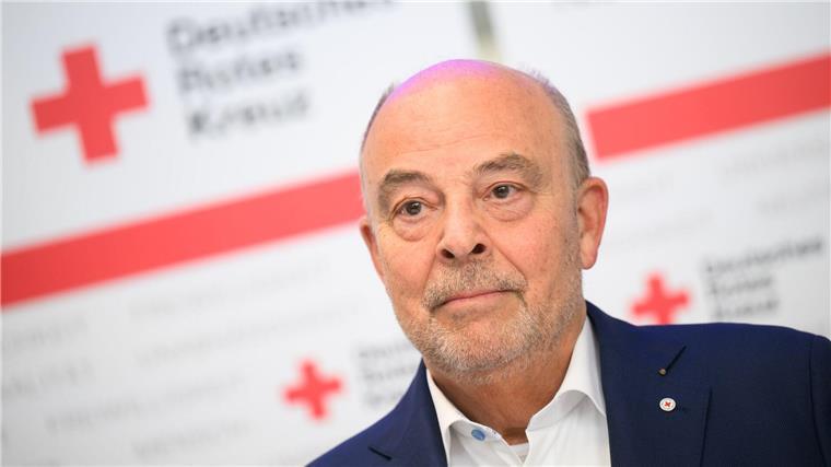 DRK fordert mehr Geld für Katastrophenschutz DRK-Landespräsident Hans Hartmann fordert angesichts zunehmender Bedrohungen eine Verbesserung des Katastrophenschutzes. (Archivbild)