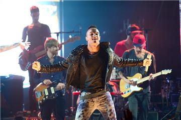 DSDS-Sieger Prince Damien beim Auftritt in der Stadthalle Bremerhaven.