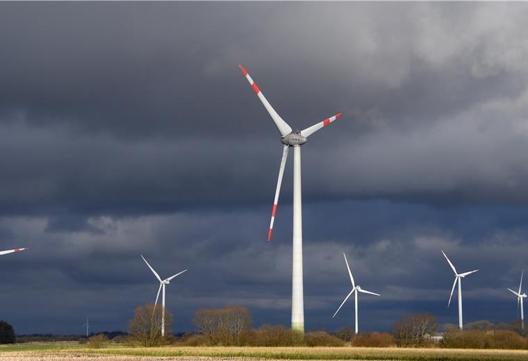 Windpark-Ausbau: Sand im Getriebe Düstere Zeiten für die Windkraft im Cuxland: Ob die Erweiterung des Parks Kirchwistedt/Altwistedt kommen wird, ist noch fraglich.