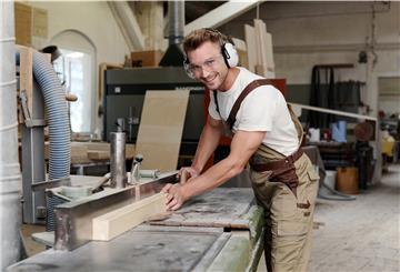 Durch „Ausbildung: innovativ“ soll die berufliche Ausbildung im Land Bremen gestärkt und die Zahl der Ausbildungsplätze erhöht werden.