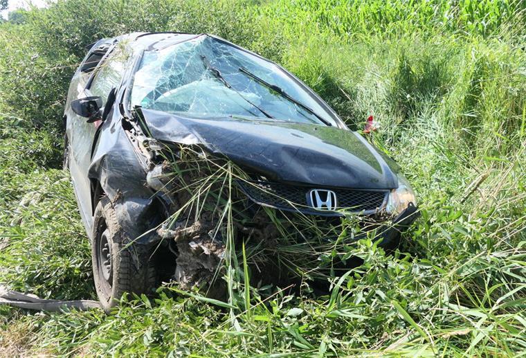 B73: Bremerhavener verliert Kontrolle und landet im Graben Verkehrsunfall B73 Neuhaus