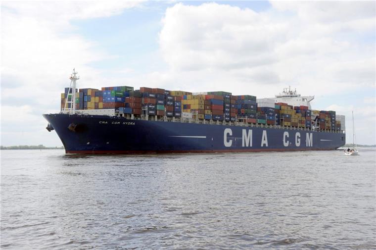 Elbvertiefung: Pläne müssen überarbeitet werden Durch die Vertiefung der Elbe sollen Containerriesen unabhängig von den Gezeiten den Hamburger Hafen gefahrloser ansteuern können.