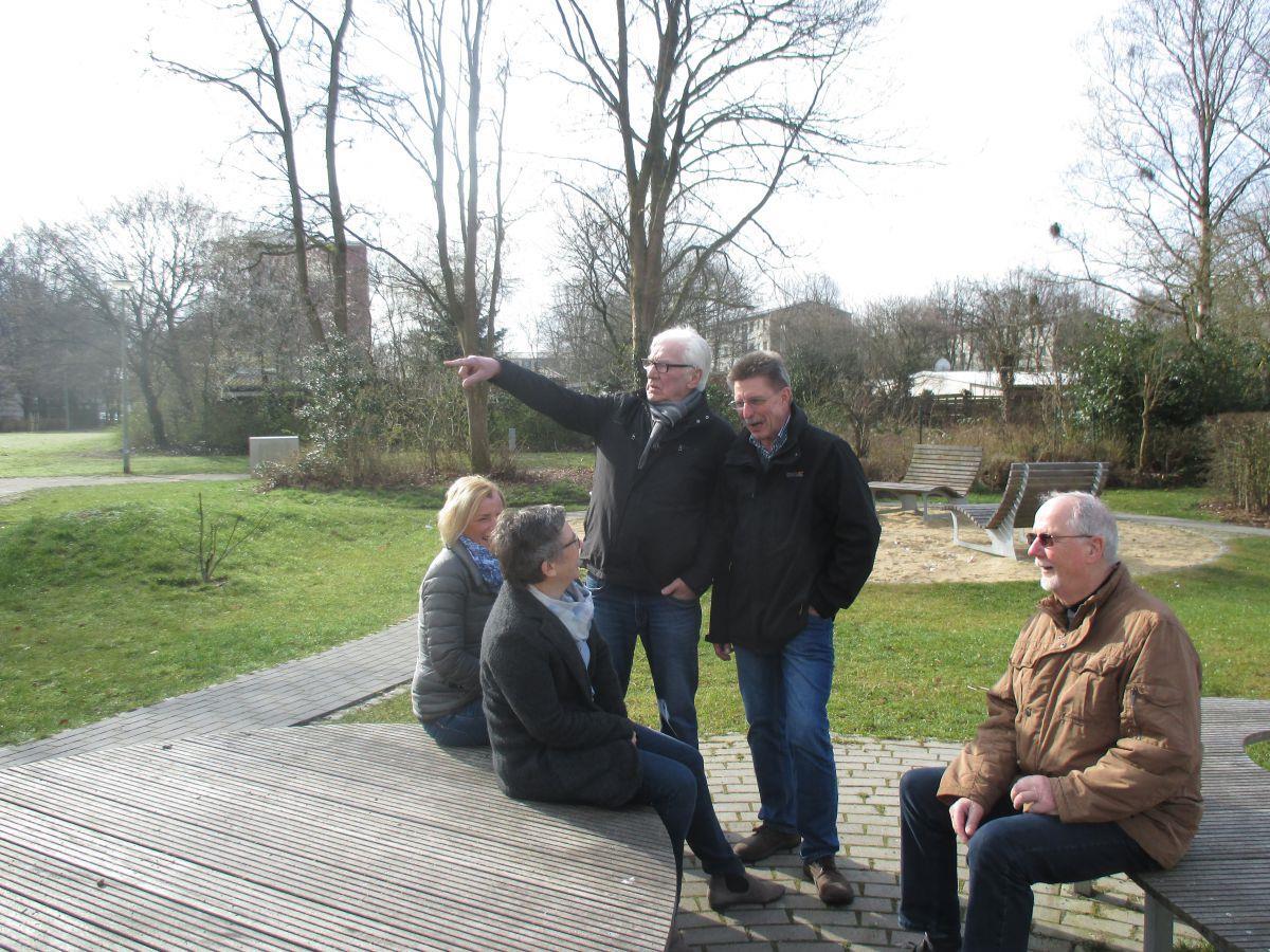 Leherheider planen grünen Stadtteilrundweg Durch diese Anlage hinter der Heinrich-Heine-Schule soll der Rundweg weiter zum Erikasee führen, planen die Leherheider Initiatoren Andrea Dammrath, Helga Dibke, Manfred Rommel, Peter Skusa und Alfred Boltmann