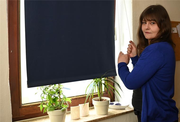 Perverser Fenster-Mann suchte Frau monatelang heim Durch dieses Fenster hindurch hat ein unheimlicher Unbekannter diese junge Frau in Bremerhaven-Lehe nachts über Monate immer wieder gepeinigt. Sie will ihn jetzt überführen.
