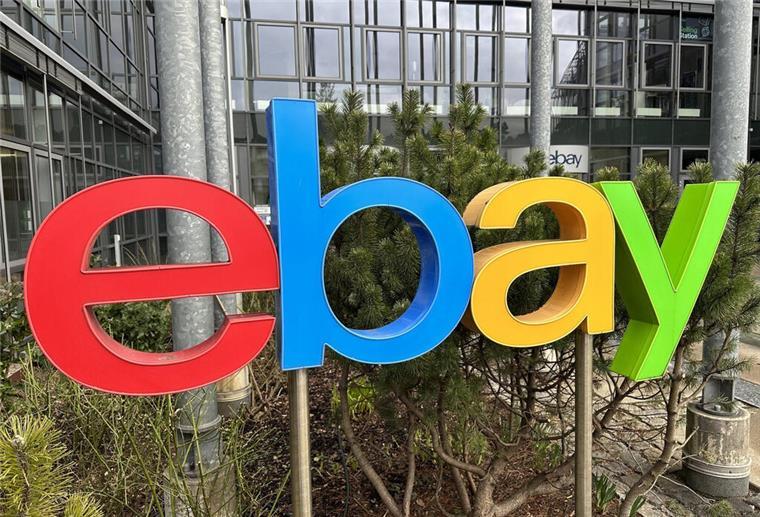 Ebay will künftig Nutzerdaten für KI-Training verwenden ARCHIV - Ebay will künftig auch KI-Tools mit personenbezogenen Daten erstellen und nutzen. Wer das nicht möchte, muss widersprechen. (zu dpa: «Ebay arbeitet an KI-Tools: Personendaten sind betroffen») Foto: Christoph Dernbach/dpa - Honorarfrei nur für Bezieher des dpa-Themendienstes +++ dpa-Themendienst +++