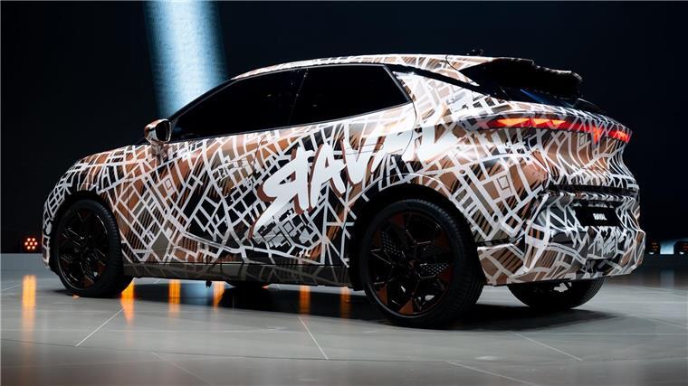 Vier neue E-Autos von VW – Marktstart ab 25.000 Euro geplant Ebenfalls nur getarnt gezeigt wird das Cupra-Schwestermodell Raval, das früheren Angaben zufolge vor dem ID. Polo anlaufen soll.
