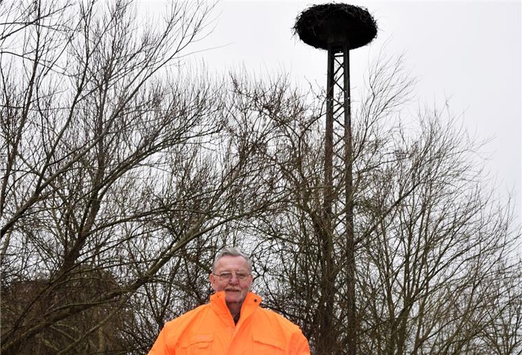 Eckwardens Storchenvater Ulrich Bachmann fordert Landrat Stephan Siefken dazu auf, zu der Abrissaktion in Ovelgönne persönlich Stellung zu beziehen.