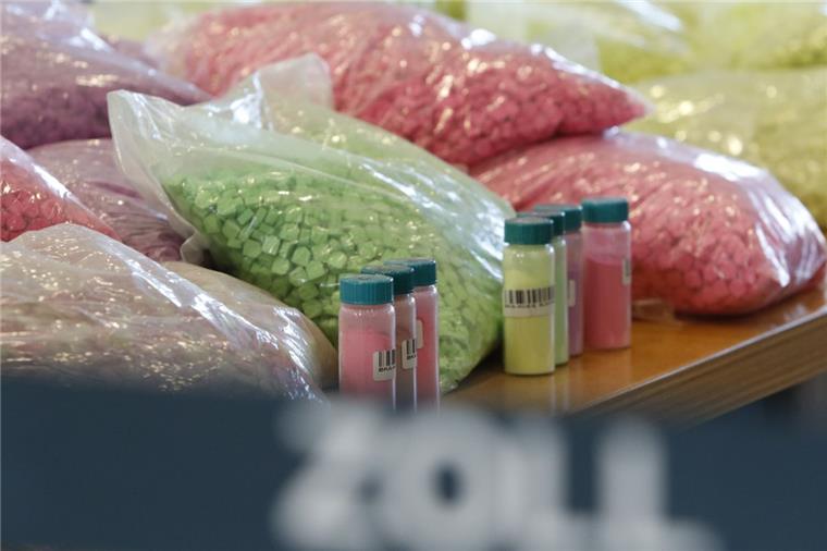 Ecstasypillen in bisher nicht gekannten Mengen hat der Zoll beschlagnahmt.  