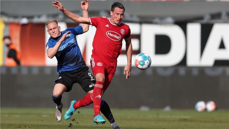 Fürther Junge Edgar Prib beendet Karriere Edgar Prib (r), hier im Trikot von Fortuna Düsseldorf, beendet seine Karriere.