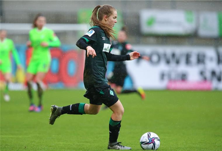 Schiffdorferin startet bei Werder Bremen durch Eefje Bötjer bei ihrem Bundesliga-Debüt gegen den VfL Wolfsburg.
