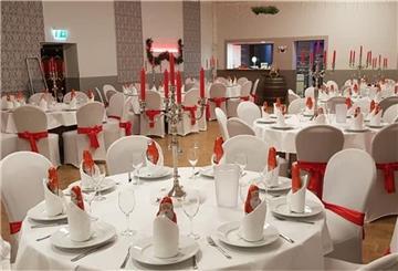 Egal ob Weihnachtsfeier, Hochzeit, Geburtstag, Jubiläum oder Firmenveranstaltung: Im Westfälischen Hof wird der Saal je nach Wunsch hergerichtet.
