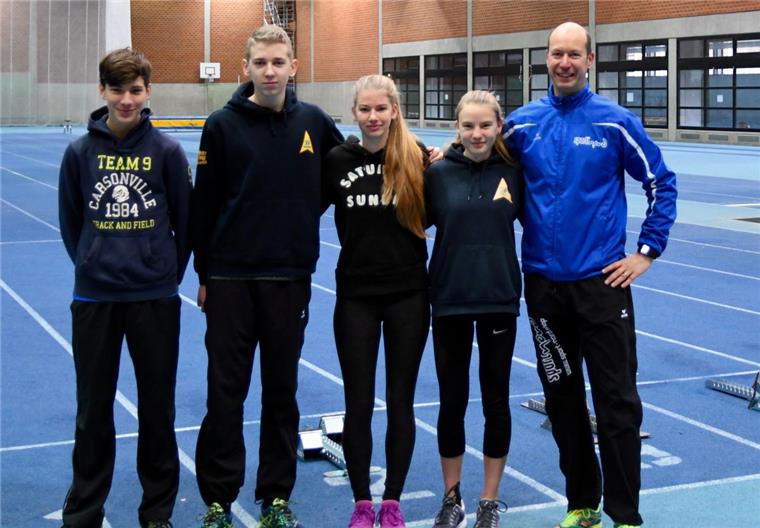 Nordenhamer Leichtathleten schuften vor dem Jahreswechsel noch einmal Eibo Heinrichs, Hendrik Nordenholt, Julia Weber und Jule Wachtendorf stellten ihren Trainer Stefan Doerner zufrieden.