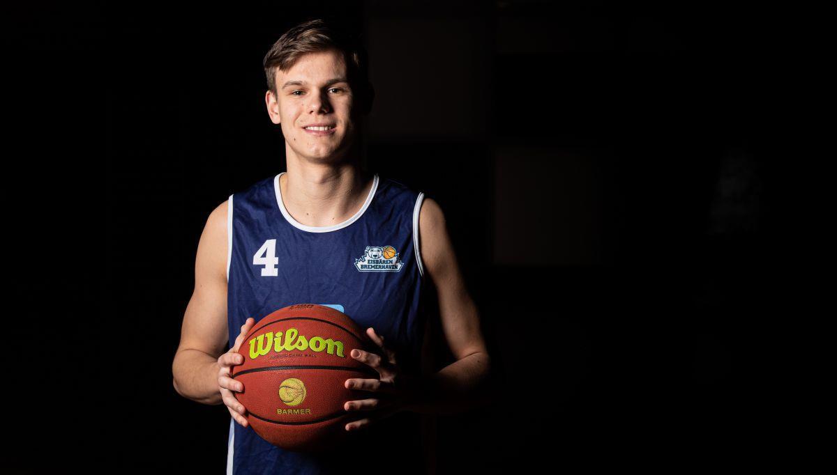 Eigengewächs Menno Möller hat den Sprung aus der U19-Mannschaft der Eisbären ins Profi-Team geschafft.