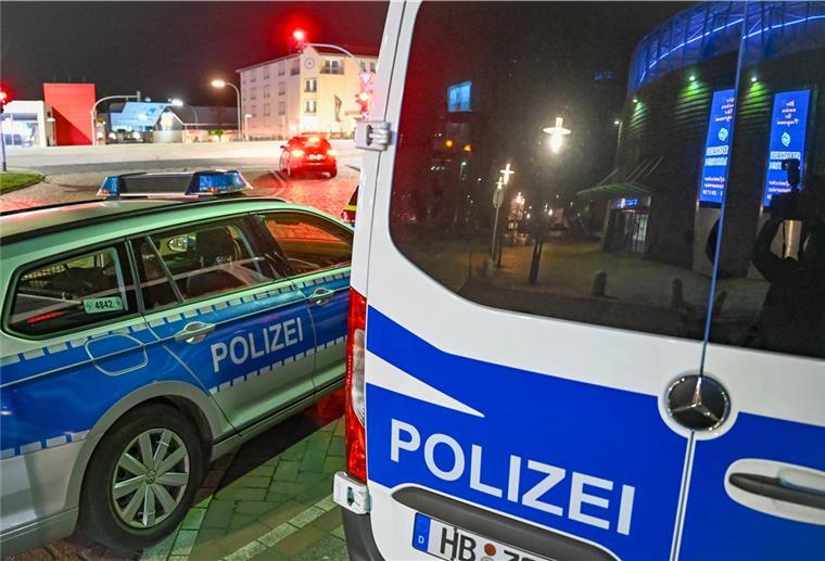 Eigentlich darf keiner mehr ohne triftigen Grund nachts unterwegs sein. Richter in Bremen halten die Dauer der Ausgangssperre bis zum 18. April für unverhältnismäßig.