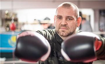 Eigentlich hätte Eugen Buchmüller am Samstag wieder in den Ring steigen sollen. Doch sein Gegner Daniel Bulabula hat den Kampf abgeblasen.