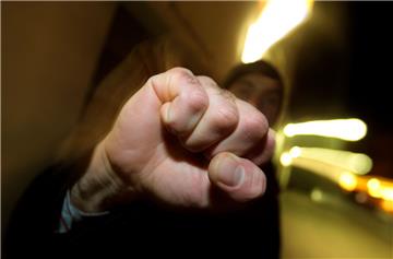 Ein 13-Jähriger wurde in der Melchior-Schwoon-Straße in Bremerhaven-Lehe von einer Gruppe Jugendlicher niedergeschlagen.