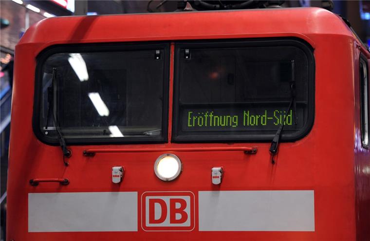 Ein 16-Jähriger ist heute bei einem Bahnunfall in Lunestedt ums Leben gekommen. 