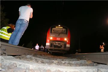 Ein 17-jähriger Afghane hat in einem Regionalzug bei Würzburg Reisende angegriffen und dabei vier Menschen lebensgefährlich verletzt. 