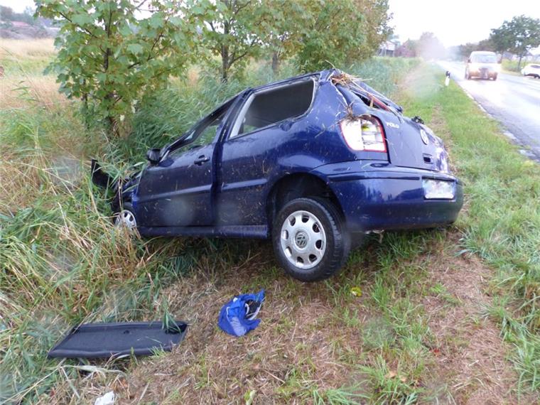 Fahranfänger (18) überschlägt sich bei Dorum mit Auto Ein 18-Jähriger überschlug sich in Dorum mit seinem VW Polo