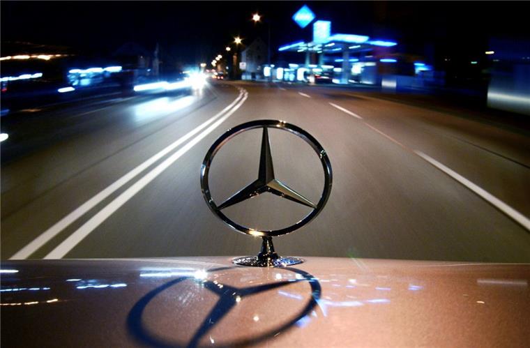 Bremerhaven: Dieb prahlt vor seinen Freunden - und wird verhaftet Ein 21-jähriger Mann hat in Bremerhaven einen Mercedes-Stern abgebrochen.