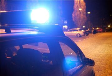 Polizeiauto mit Blaulicht. 