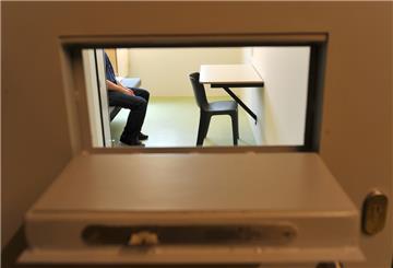 Ein 29 Jahre alter Mann aus Elsfleth muss für sechs Jahre ins Gefängnis. Er hatte eine 20-Jährige 14 Stunden lang eingesperrt und vergewaltigt.