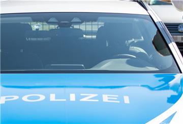 Ein 31-jähriger Braker konnte keine Zulassungsbescheinigung vorlegen. Das Kennzeichen war für ein anderes Auto zugelassen.