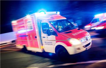 Ein 35 Jahre alter Mann ist am Samstag auf der Kreisstraße 71 zwischen Midlum und Cappel bei einem Verkehrsunfall lebensgefährlich verletzt worden. 